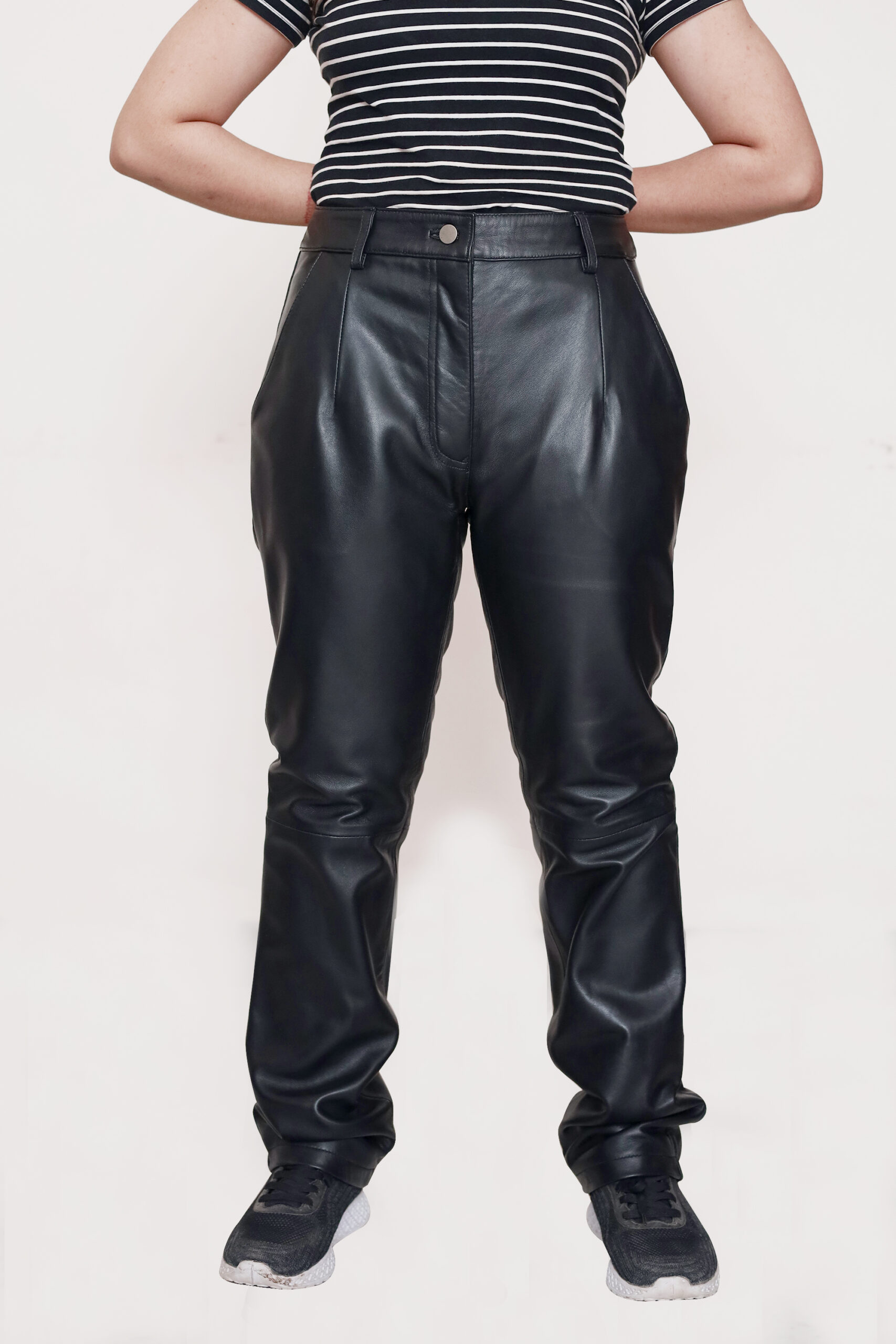 Women Vintage Leather pantes With Detach